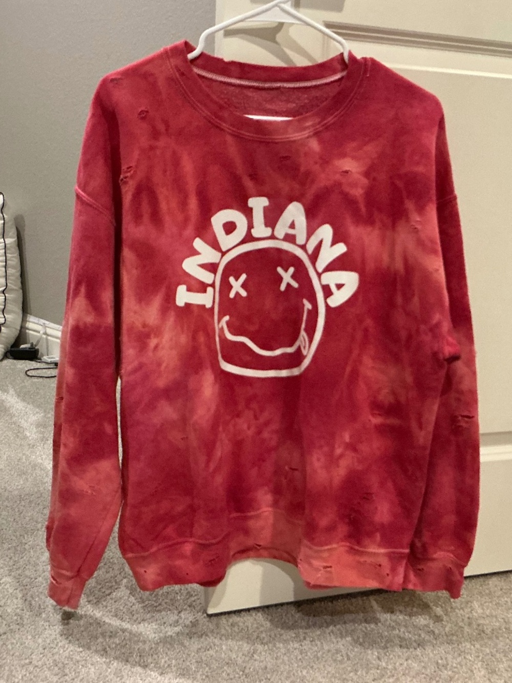 Indiana Smiley Sweatshirt - Like New - Large - Smoke free home